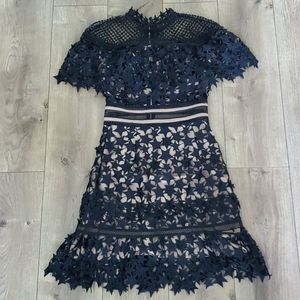 SELF-PORTRAIT

Yoke Frill Mini Dress

US SIZE 6